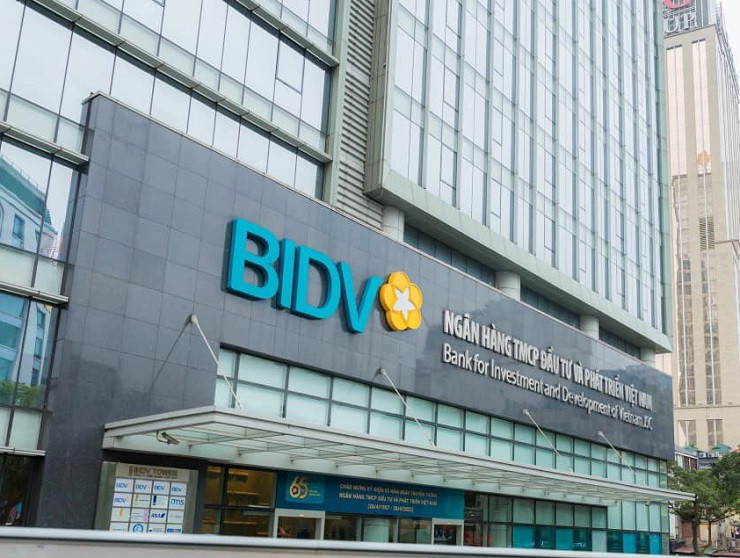 Giá cổ phiếu tăng trưởng kích vốn hóa BIDV vượt 220.000 tỷ đồng chiếm vị trí số 2 trong bảng xếp hạng.