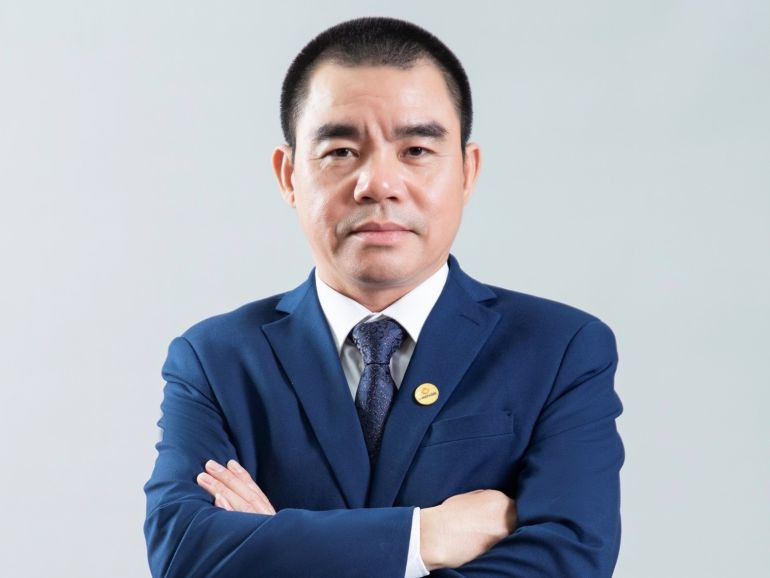 Ông Hồ Nam Tiến sinh năm 1971, Tốt nghiệp cử nhân Đại học Kinh tế Quốc dân, Thạc sỹ - Học viện Ngân hàng.