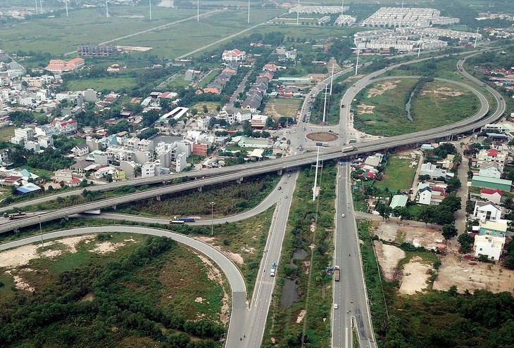 Dự án Vành đai 3 tại địa bàn TP.HCM có chiều dài 47,51km, qua 4 địa phương là TP Thủ Đức, huyện Hóc Môn, Củ Chi và Bình Chánh có tổng số tiền bồi thường dự kiến 25.000 tỷ đồng.