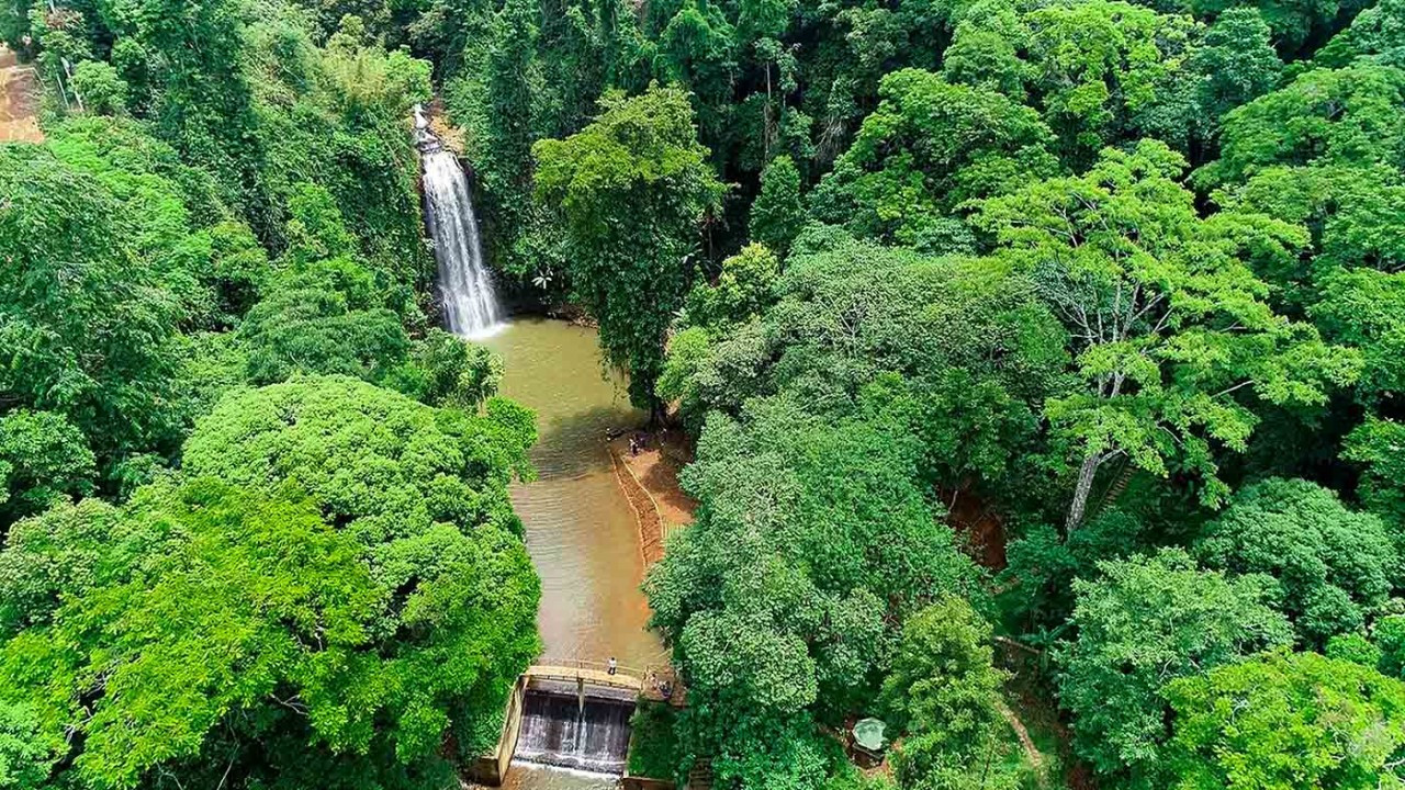 Thị trấn Măng Đen là một vùng đất mới nổi thu hút sự quan tâm của giới đầu tư lĩnh vực du lịch nghỉ dưỡng. 