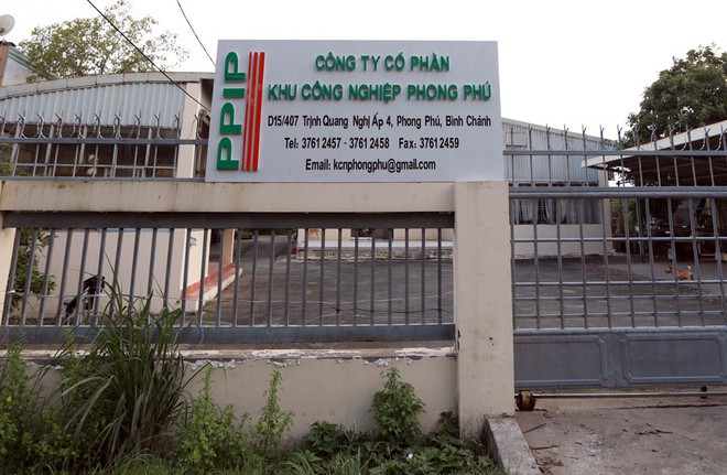 KCN Phong Phú nằm trên mặt tiền đường Nguyễn Văn Linh, nằm ngay góc đường Trịnh Quang Nghị và Nguyễn Văn Linh, quận Bình Chánh, TP. HCM. 