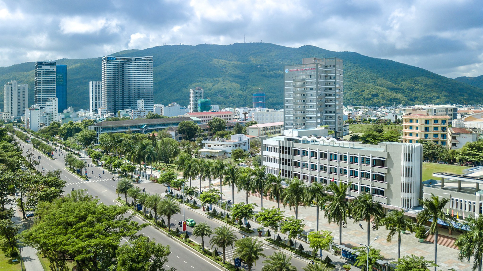 Quy Nhơn quy tụ nhiều trường đại học lâu đời và chất lượng. Ảnh: Lê Thanh Hải.