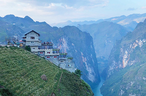 Nhà hàng Mã Pì Lèng Panarom đã được cải tạo lại nhưng vẫn chưa đảm bảo theo yêu cầu của cơ quan chức năng tỉnh Hà Giang
