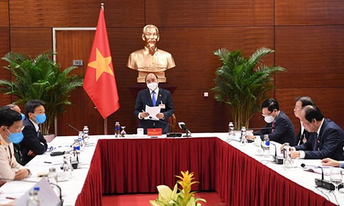 Thủ tướng Nguyễn Xuân Phúc cùng các phó thủ tướng họp khẩn.