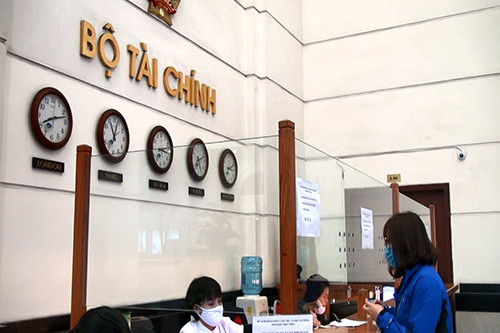 Bộ Tài chính đề nghị gia hạn lthuế VAT 5 tháng. Số thu ngân sách giảm khoảng 68.800 tỷ đồng.