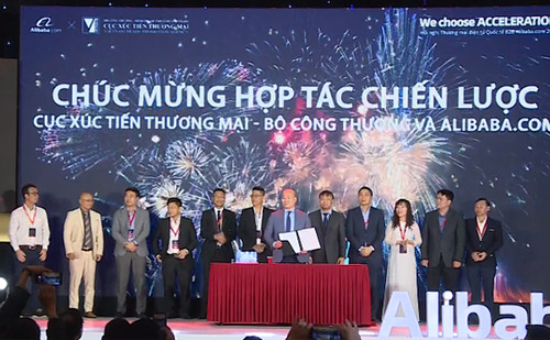 Đại diện Bộ Công thương và Công ty Alibaba tại lễ ký kết.