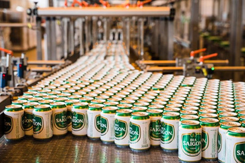 Nhân viên Heineken không cho đại lý bán bia Sabeco. Ảnh minh họa