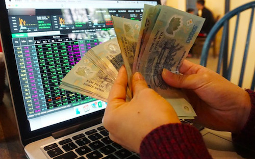 Theo VnDirect, áp lực lực lạm phát do cung tiền dự kiến sẽ cao hơn và các gói hỗ trợ tài khóa quy mô lớn được thực thi vào năm 2022.