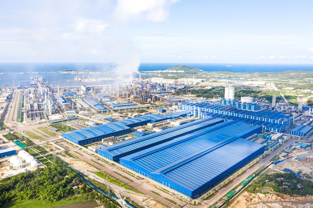 Tập đoàn Hòa Phát đề xuất đầu tư Khu liên hợp sản xuất gang thép Hòa Phát Dung Quất 3 (312 ha), công suất khoảng 5,6 triệu tấn/năm; dự án Ferro hợp kim sắt (300 ha)...