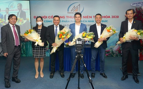 Ông Dương Ngọc Hải, tân Chủ tịch TDH, thứ ba từ trái qua.