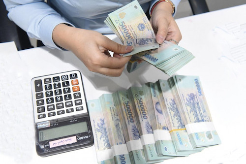 Các ngân hàng đang nỗ lực cung ứng vốn rẻ để hỗ trợ nền kinh tế phục hồi. Ảnh: TL.