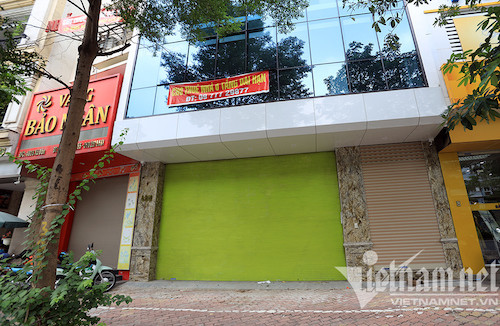 Nhiều mặt bằng cho thuê đang trống. Ảnh: Phạm Hải