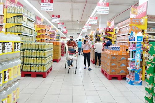 Việc mở cửa trở lại là tín hiệu tích cực cho ngành bán lẻ. Ảnh: TÚ UYÊN