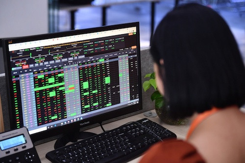 VN-Index vẫn đang ở kênh tăng giá tốt cả trong ngắn, trung và dài hạn. Ảnh minh hoạ