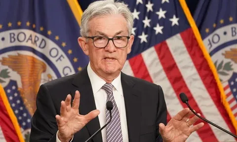 Fed hạ lãi suất 0,5% lần đầu tiên từ năm 2020 và phát tín hiệu hạ thêm 0,5% vào cuối năm