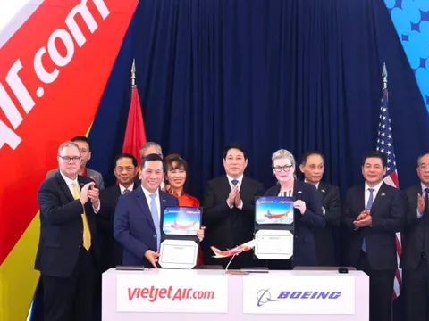 Vietjet Air của chủ tịch Nguyễn Thị Phương Thảo nhận bàn giao máy bay Boeing 737-8 đầu tiên trong đơn hàng trị giá 25 tỷ USD