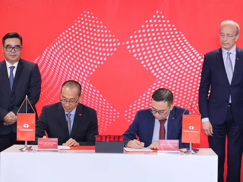 Techcombank phân phối sản phẩm Techcom Life, bước tiến mới cho hệ sinh thái tài chính – bảo hiểm liền mạch