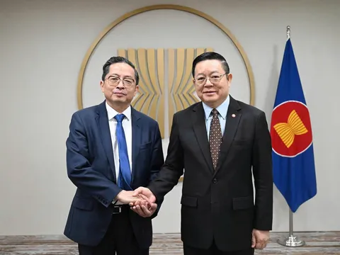 TS. Kao Kim Hourn, Tổng thư ký ASEAN làm việc với ông Trần Kim Chung, Chủ tịch Tập đoàn CT Group